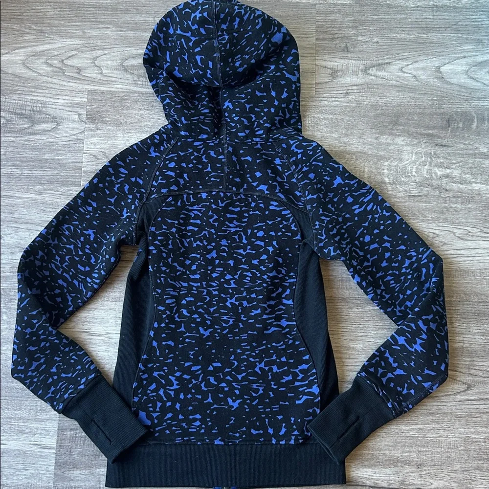 Lululemon scuba Black and Blue Patterned Hoodie size 2 - Picture 7 of 7